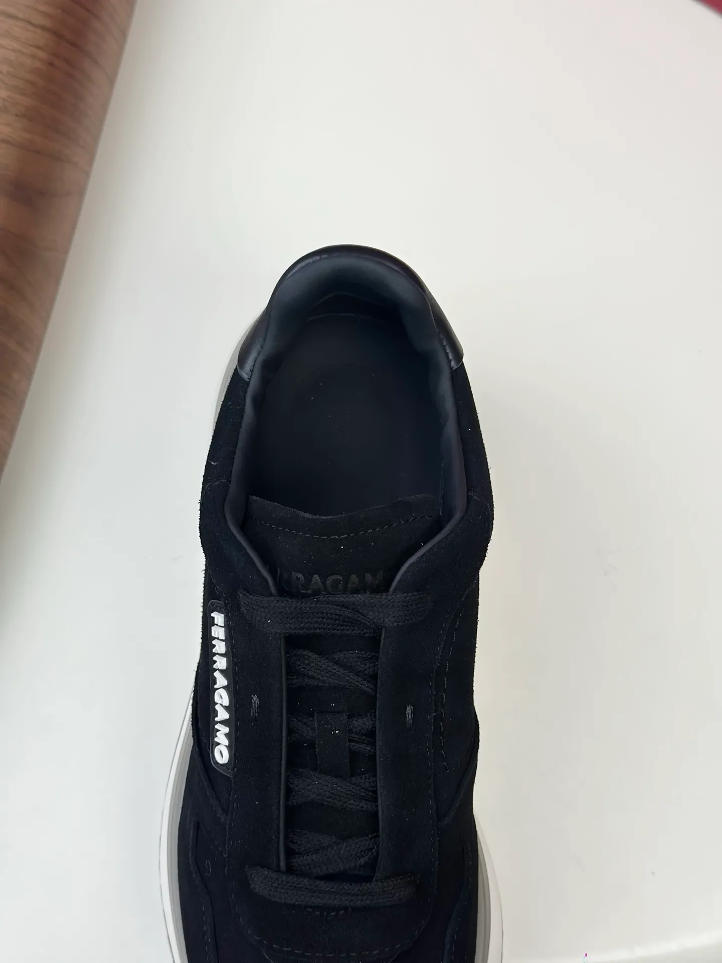 [Ferragamo] Top P: 820💰 Number of yards: 39~44 (38.45 custom-made, non-refundable) Top purchasing agent 🇮🇹 Ferragamo men's casual shoes series, the counter sells the original configuration at the same time, Italian imported cowhide fabric, high-quality splicing technology, imported water-dyed cow lining , Soles: Original foam soles are specially provided by the original factory, and the original factory follows the order. 🔍High quality can be entered and exited the counter at will. Welcome to compare and synchronize with the counter.